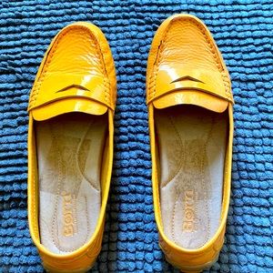 Size 5 bright shiny leather Yellow loafer - used - excellent condition